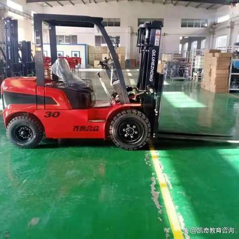 叉车是现代物流运输的一个重要工具,在很多企业,工厂,物流基地,码头